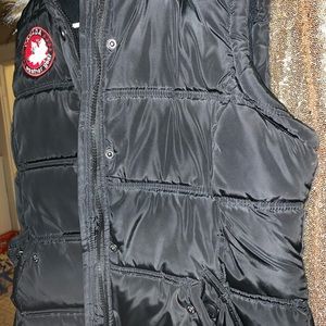Canada weather gear vest with hood